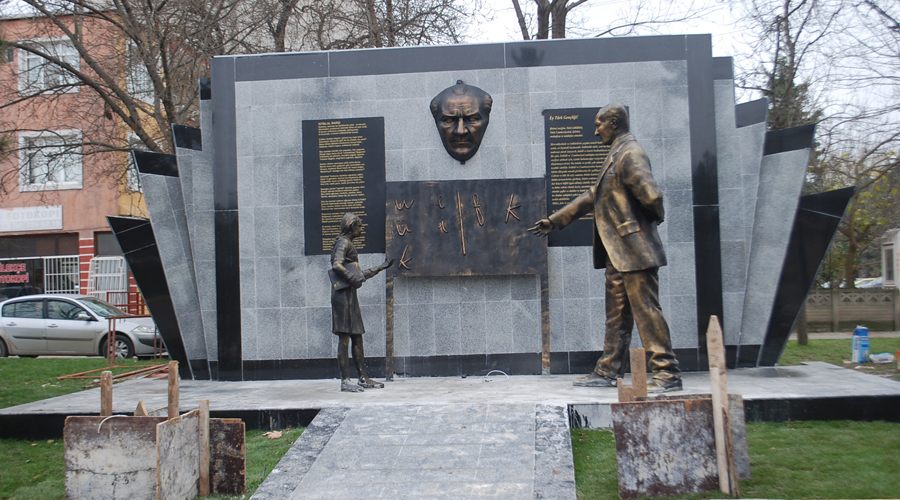 Atatürk Anıtı kendini gösterdi